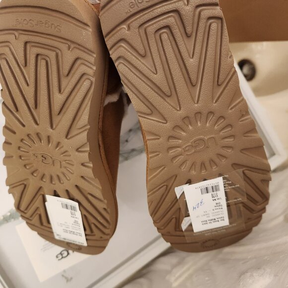 UGG " Classic Short Spill Seam" Boots. NIB. Size 5 - Picture 9 of 12